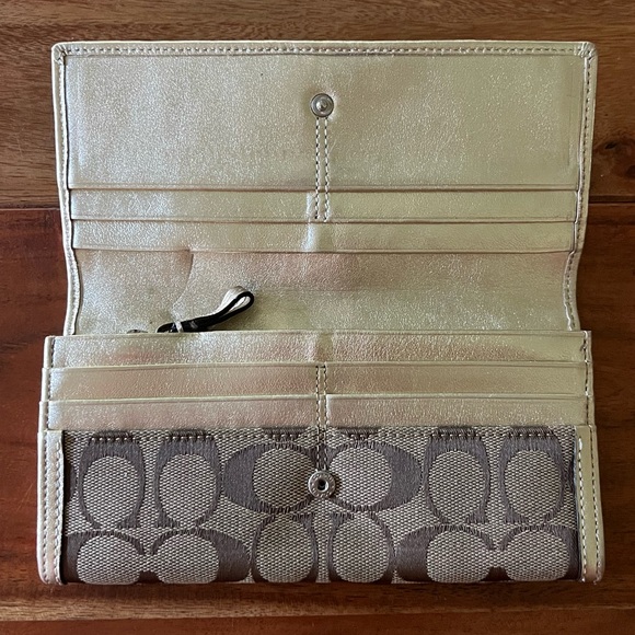 Authentic early 2000s Coach wallet - Picture 3 of 6